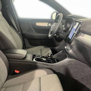 Volvo XC40 2.0 B3 PLUS DARK - 3 godine jamstva