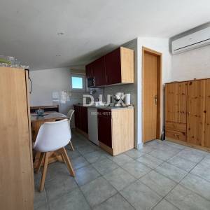 VRSI,ZUKVE-Apartmanska kuća 150m od mora