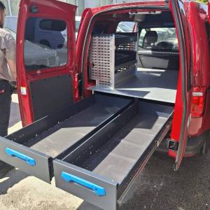 VW Caddy 2.0 TDi + Sortimo police