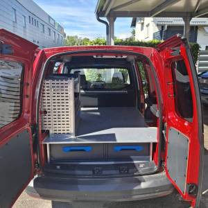 VW Caddy 2.0 TDi + Sortimo police