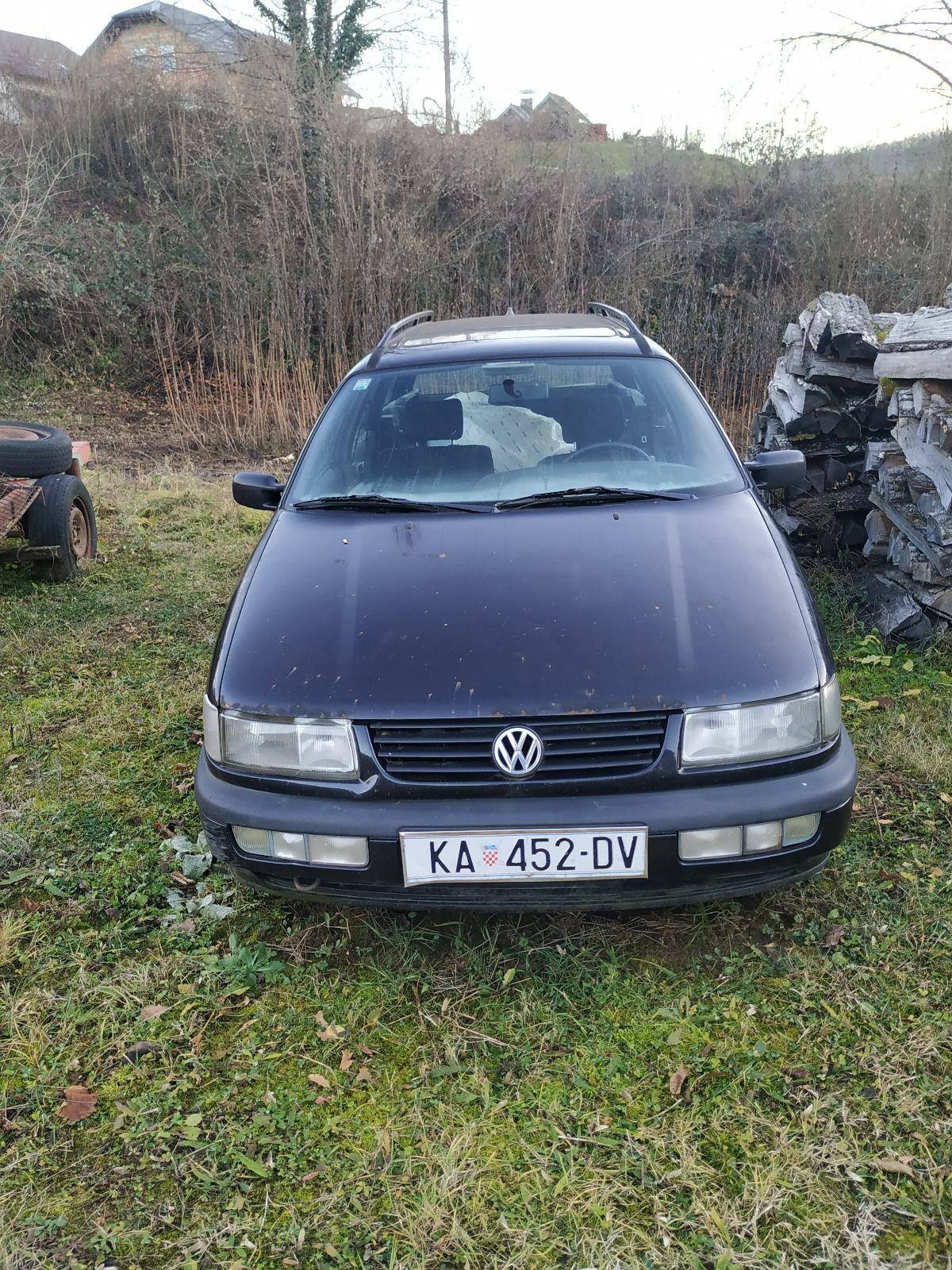 VW Passat 1.9 TDI, 66 kW, 1996. - crna, odjavljen, u voznom stanju