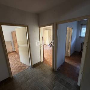 ZADAR, BULEVAR – 2S stan na 1. katu s dva balkona!