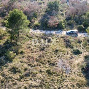 ZADAR, CRNO – Pravilna parcela 740 m² s pristupnim putem!