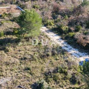 ZADAR, CRNO – Pravilna parcela 740 m² s pristupnim putem!