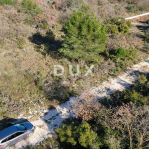 ZADAR, CRNO – Pravilna parcela 740 m² s pristupnim putem!