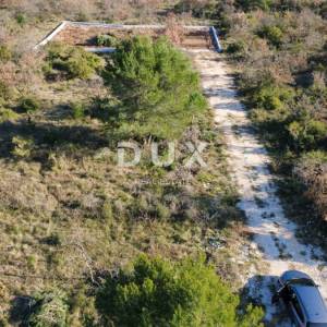 ZADAR, CRNO – Pravilna parcela 740 m² s pristupnim putem!