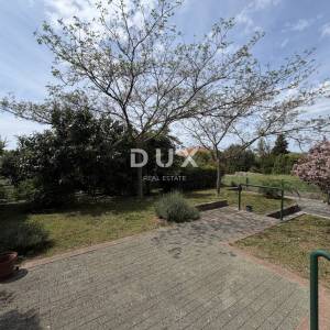 ZADAR, DIKLO – Apartmanska kuća s 10 jedinica i pogledom na more!