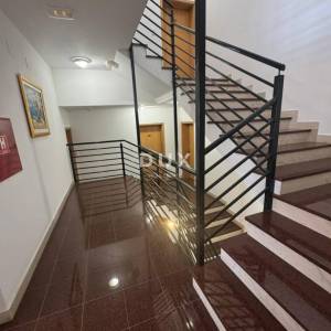 ZADAR, DIKLO – Apartmanska kuća s 10 jedinica i pogledom na more!
