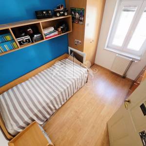 Zadar, Diklo – prostran stan s 4 spavaće sobe, vrtom i garažom