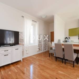 ZADAR, KOLOVARE – Premium apartman 100m od mora s velikom terasom i vlastitim parkingom