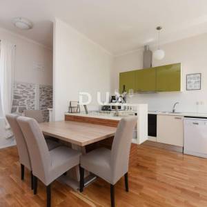 ZADAR, KOLOVARE – Premium apartman 100m od mora s velikom terasom i vlastitim parkingom