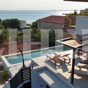 Zadar, Kožino, ekskluzivan stan s bazenom, potpuno opremljen