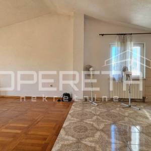 Zadar – Kuća s 2 trosobna stana (100 m²) i podrumom