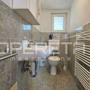 Zadar – Kuća s 2 trosobna stana (100 m²) i podrumom