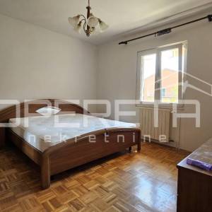Zadar – Kuća s 2 trosobna stana (100 m²) i podrumom