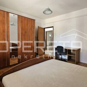 Zadar – Kuća s 2 trosobna stana (100 m²) i podrumom