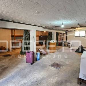 Zadar – Kuća s 2 trosobna stana (100 m²) i podrumom