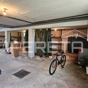 Zadar – Kuća s 2 trosobna stana (100 m²) i podrumom