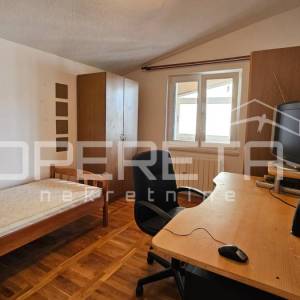 Zadar – Kuća s 2 trosobna stana (100 m²) i podrumom