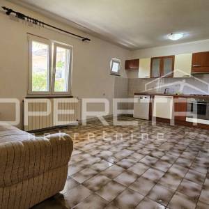 Zadar – Kuća s 2 trosobna stana (100 m²) i podrumom