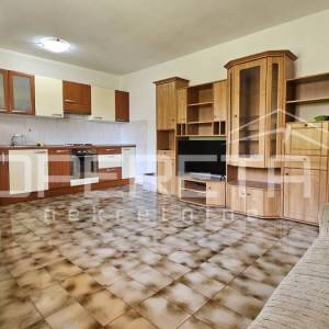 Zadar – Kuća s 2 trosobna stana (100 m²) i podrumom