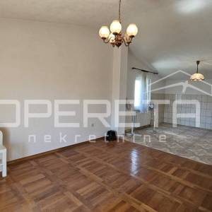 Zadar – Kuća s 2 trosobna stana (100 m²) i podrumom