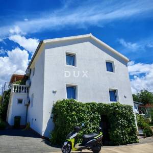 ZADAR, MASLENICA - Kuća s 4 apartmana 10 spavaćih soba s pogledom na more!