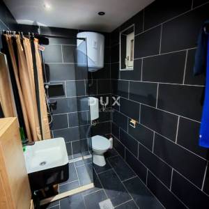 ZADAR, MASLENICA - Kuća s 4 apartmana 10 spavaćih soba s pogledom na more!