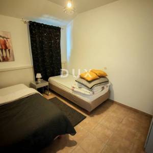 ZADAR, MASLENICA - Kuća s 4 apartmana 10 spavaćih soba s pogledom na more!