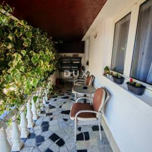 ZADAR, MASLENICA - Kuća s 4 apartmana 10 spavaćih soba s pogledom na more!