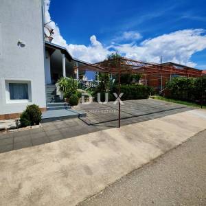 ZADAR, MASLENICA - Kuća s 4 apartmana 10 spavaćih soba s pogledom na more!