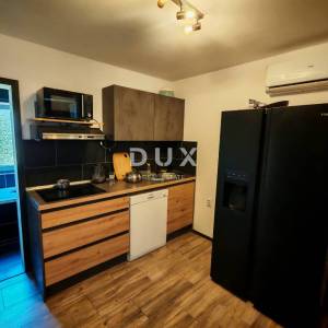 ZADAR, MASLENICA - Kuća s 4 apartmana 10 spavaćih soba s pogledom na more!