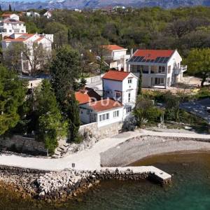 ZADAR, MASLENICA - Posebna kuća u 1. redu do mora!