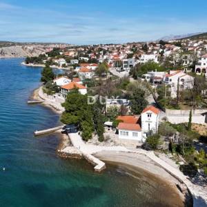 ZADAR, MASLENICA - Posebna kuća u 1. redu do mora!