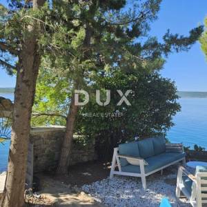 ZADAR, MASLENICA - Posebna kuća u 1. redu do mora!