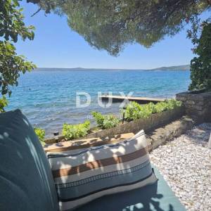ZADAR, MASLENICA - Posebna kuća u 1. redu do mora!