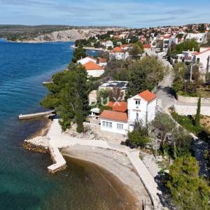 ZADAR, MASLENICA - Posebna kuća u 1. redu do mora!