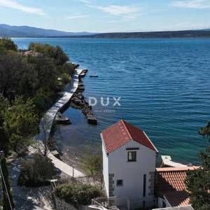 ZADAR, MASLENICA - Posebna kuća u 1. redu do mora!