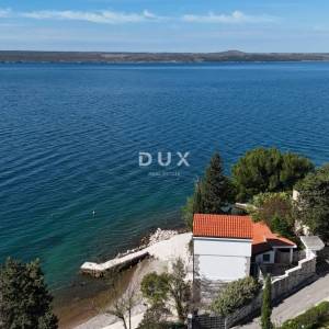 ZADAR, MASLENICA - Posebna kuća u 1. redu do mora!