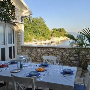 ZADAR, MASLENICA - Posebna kuća u 1. redu do mora!