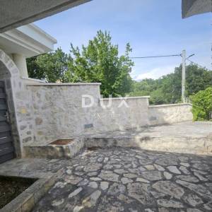 ZADAR, MASLENICA - Posebna kuća u 1. redu do mora!