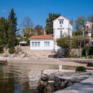 ZADAR, MASLENICA - Posebna kuća u 1. redu do mora!