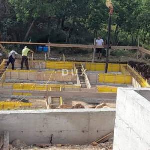 ZADAR, MASLENICA - Zemljište sa započetom novogradnjom