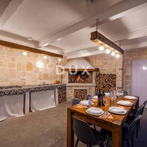 ZADAR, MURVICA GORNJA - Kamena vila s bazenom! Biznis investicija!