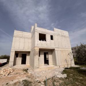 ZADAR, NIN - Duplex zgrada sa dva etažna stana i bazenima