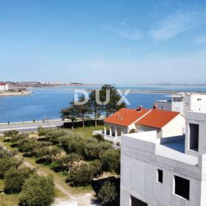 ZADAR, NIN - Duplex zgrada sa dva etažna stana i bazenima 