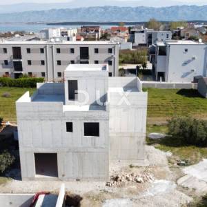 ZADAR, NIN - Duplex zgrada sa dva etažna stana i bazenima 