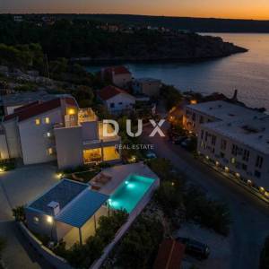 ZADAR, NOVIGRAD - Luksuzna vila s panoramskim pogledom na more