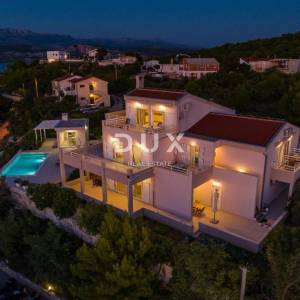 ZADAR, NOVIGRAD - Luksuzna vila s panoramskim pogledom na more
