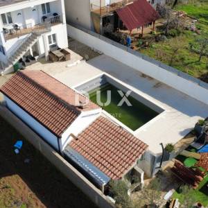 ZADAR, SUKOŠAN – kuća za odmor s tri stambene jedinice 